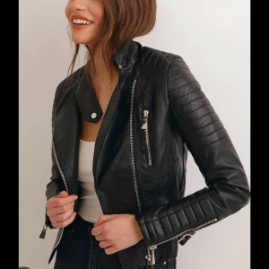 Skinnjacka  - Använ ett fåtal gånger.