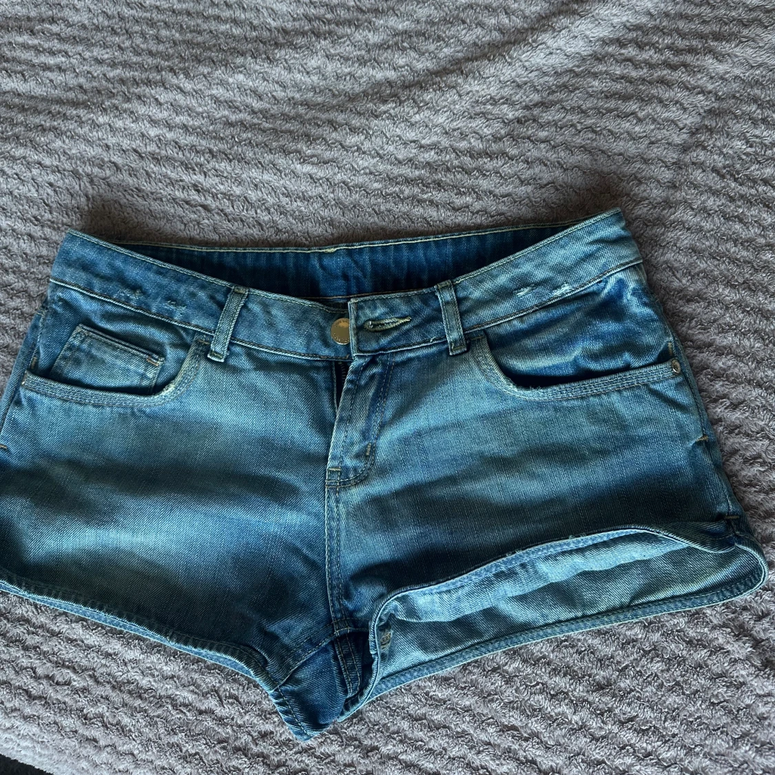 Lågmidjade jeansshorts  - 91