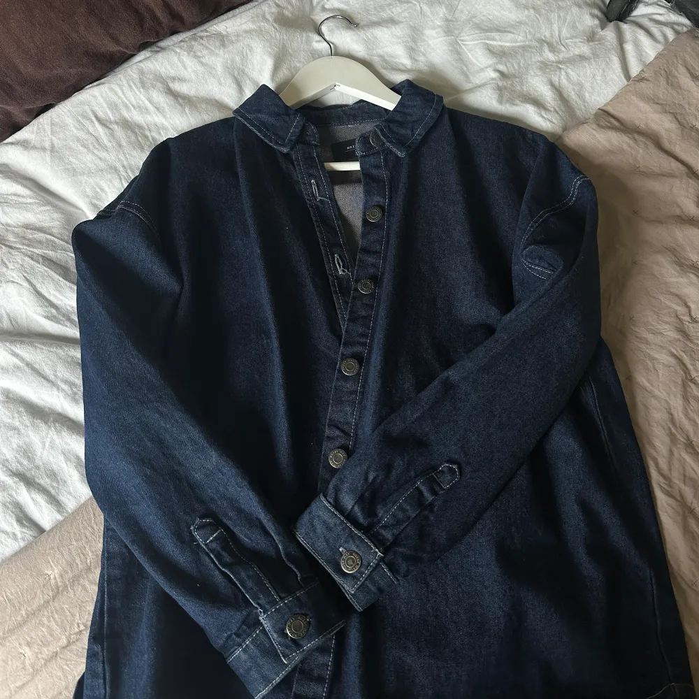 En mörkblå jeans jacka Storlek:34/36 - xs-s-m. Jackor.