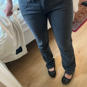 Armani jeans  - Lågmidjade Armani jeans. Köpta på humana rör 450. Manchester tyg ungefär med ränder