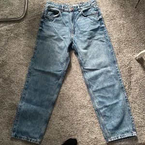 Straight leg jeans - Nästan aldrig använda och väldigt fina 😍