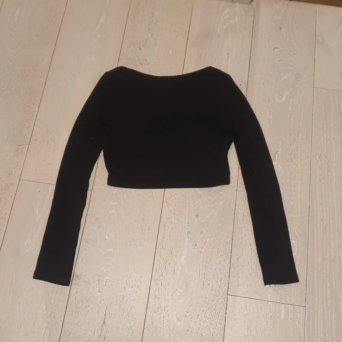 En svart tunn kofta från NA-KD. - 90