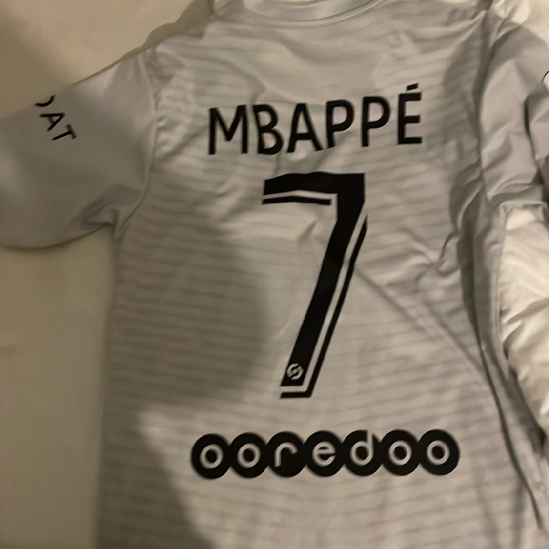 Säljer mbappe tröja som jag har ingen användning av - 90