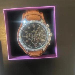 Klocka man! - Helt ny klocka fick som present! Kan sälja som minst för 50 skriv 