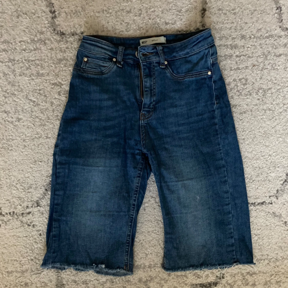 Gina Tricot jeansshorts tighta blå