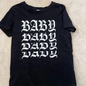 Tröja  - Säljer min t-shirt från New yorker då jag ej använder den💕