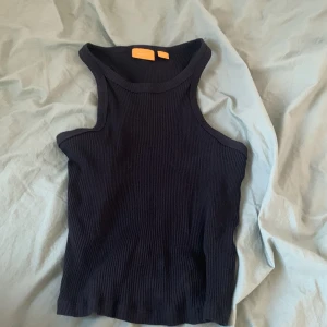 Sommar linne! - Ett fint sommar linne i oanvänt och nyskick! Perfekt nu när det börjar bli varmt💗 Från Gina tricot!💕