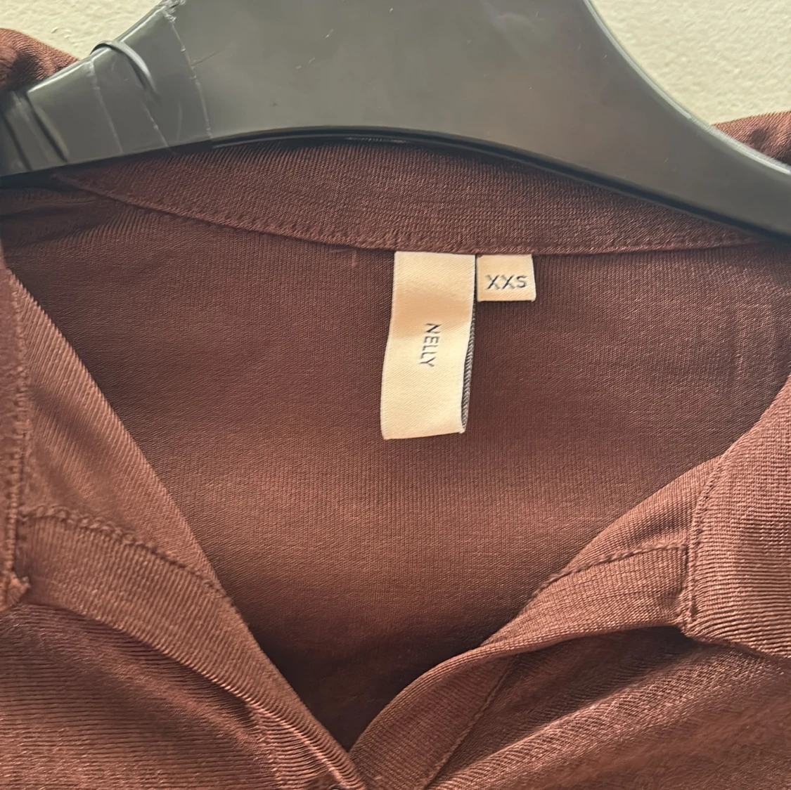 Oanvänd brun topp  - 90