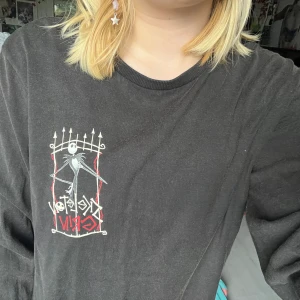 disney nightmare before christmas - riktigt disney nightmare before chrsitmas tröja! ˗ˏˋ ★ ˎˊ˗ från disney store! 