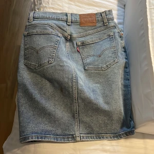 Levis jeans kjol - Stl 27 använd en sommar 