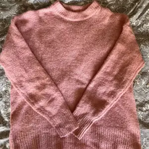 Superfin rosa stickad tröja, använd en gång & inga tecken på användning 🤍(storlek Xs men lite stor i storleken)