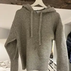 Stickad hoodie från Zara  150kr