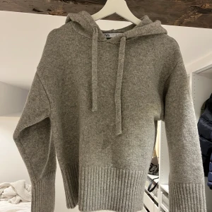 Stickad hoodie  - Stickad hoodie från Zara  150kr