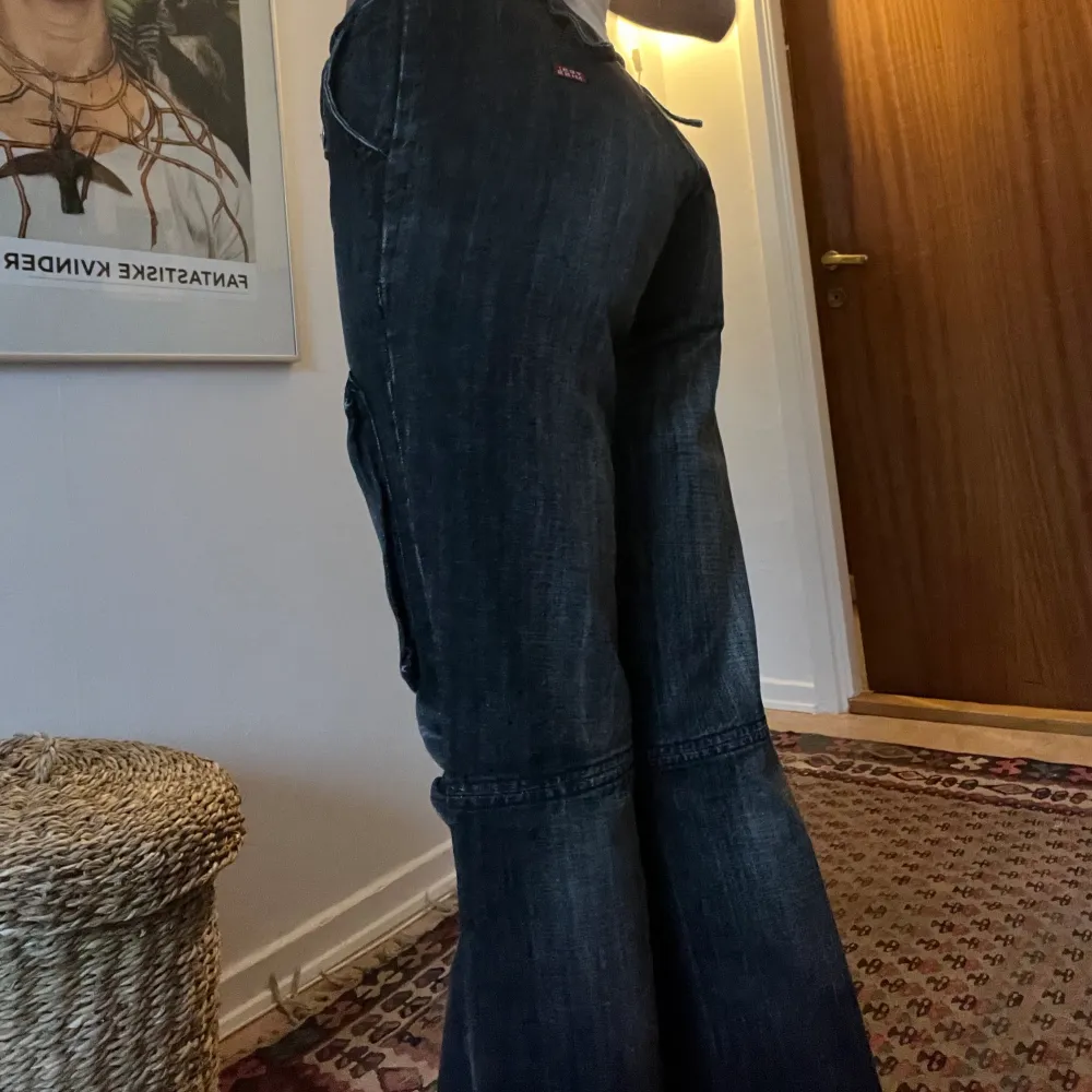 Super snygga ”Yess Miss” jeans  Men tyvärr för korta för mig!<3 Dom är ganska små i midjan  Jag är 170 . Jeans & Byxor.
