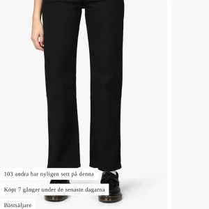 Levi’s ribcage straight svarta jeans - Säljer dessa jättesnygga Levi’s jeansen då dom tyvärr är för stora för mig