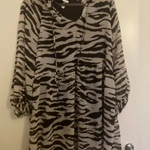 Klänning med zebra motiv 💓