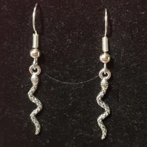 Örhängen  - Örhänget är nickelfritt  Handgjort från eget smyckesföretag 