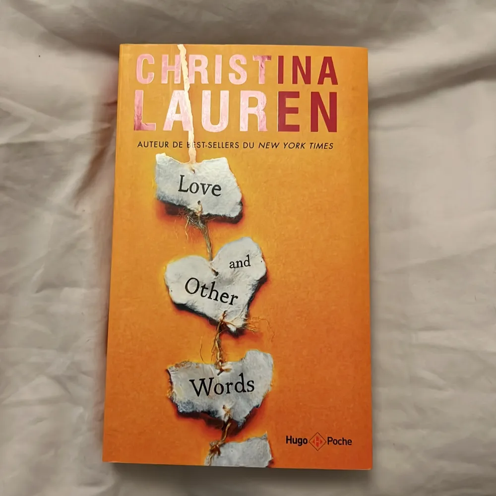 Love and other words  Boken är på franska . Accessoarer.