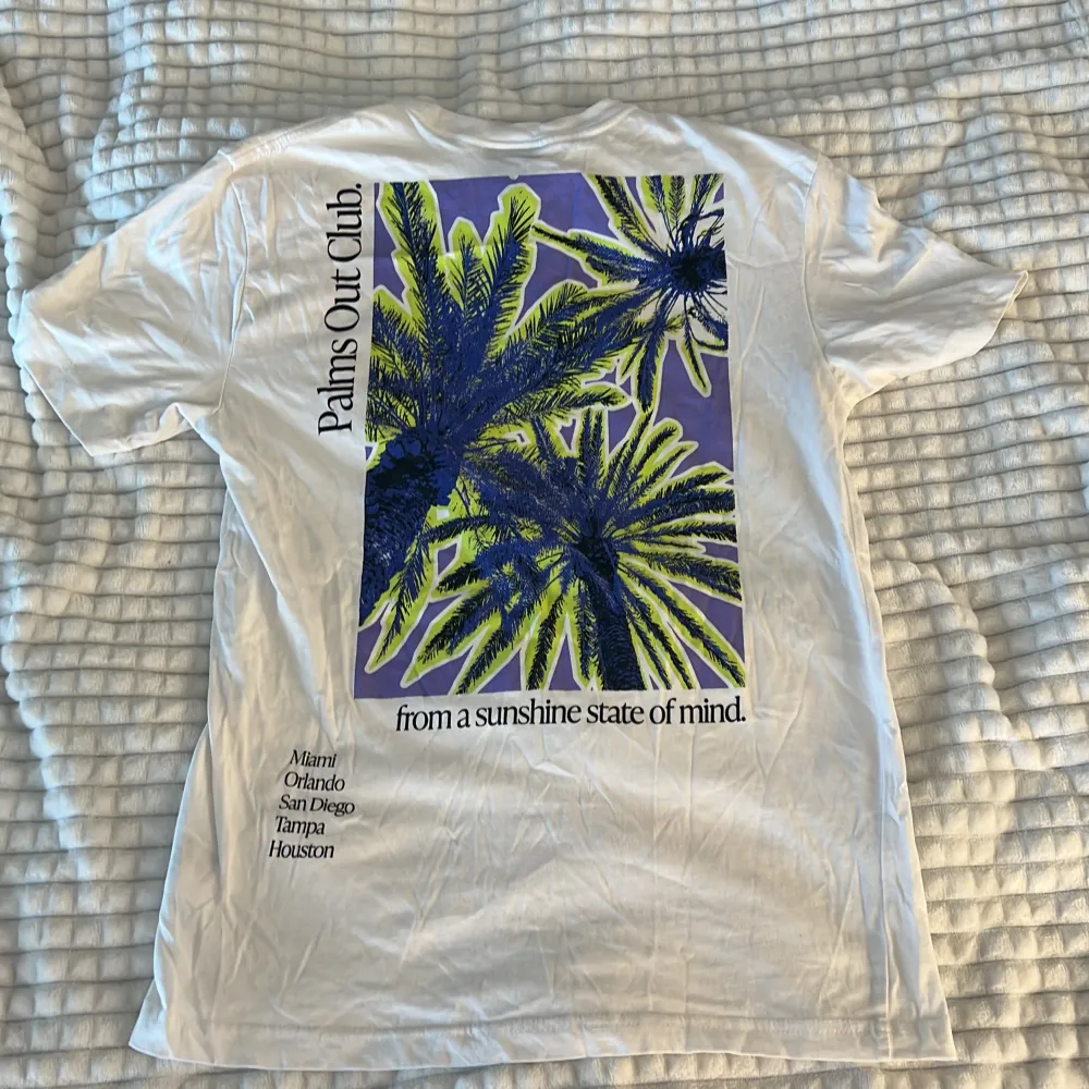 Fin sommar T-shirt i storlek S frĂ„n H&MđŽ. T-paidat.