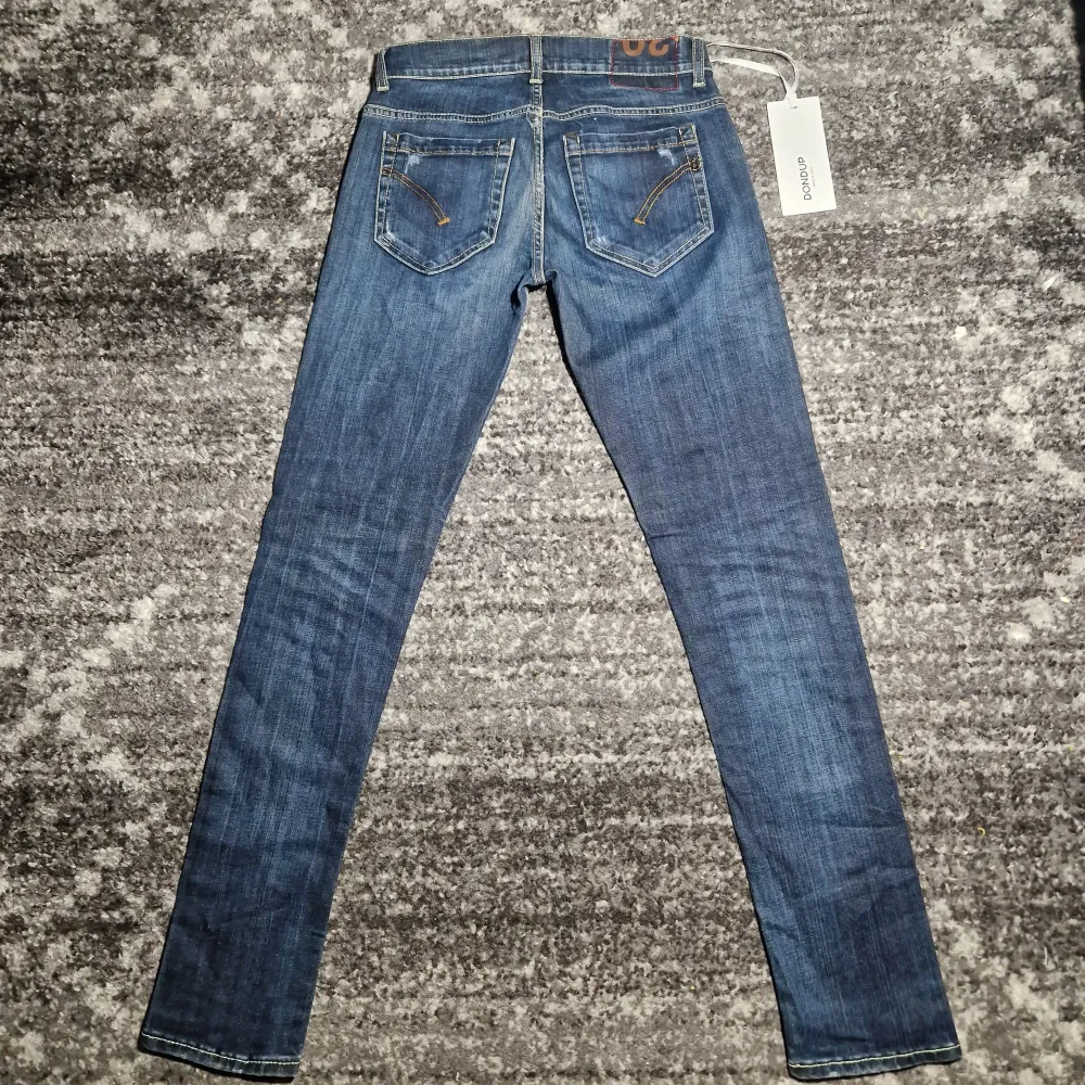 Tjena! Säljer ett par riktigt schyssta dondup jeans i modellen George. Skicket på jeansen är 9.5/10. Har du några frågor eller funderingar så hör av dig // IC_RESELL . Jeans & Byxor.