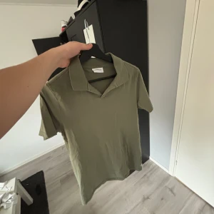 Lindbergh Piké - Mörkgrön Lindbergh Piké Köpte men aldrig kom till användning Storlek S Nypris 599kr