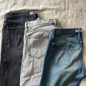 Tre par Jeans från Hope i storlek 31. Använt skick, inga defekter. I färg svart, grå och blå. Nypris per byxa 2200kr. Priset är för alla tre tillsammans, kan sälja var för sig också.