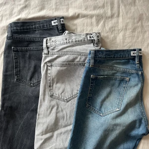 Hope Jeans - Tre par Jeans från Hope i storlek 31. Använt skick, inga defekter. I färg svart, grå och blå. Nypris per byxa 2200kr. Priset är för alla tre tillsammans, kan sälja var för sig också.