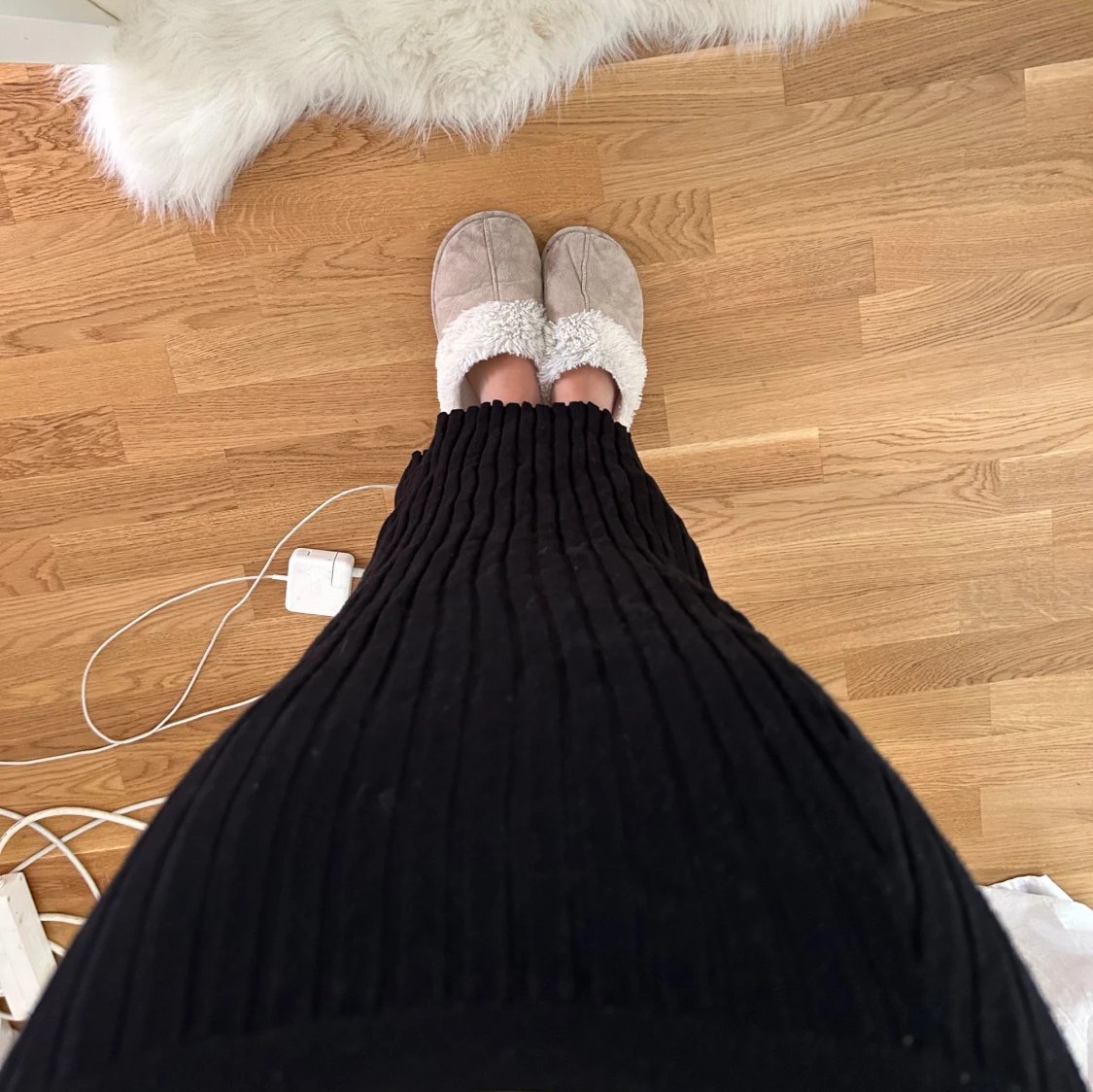 Svart långkjol från Monki - 90