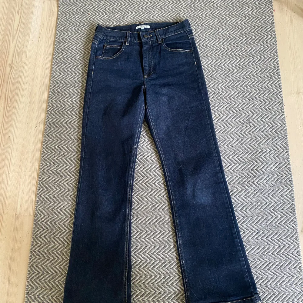 Jag säljer mina bootcut jeans från Dagmar då dom är för små för mig.billigt pris och bra skick!. Jeans & Byxor.