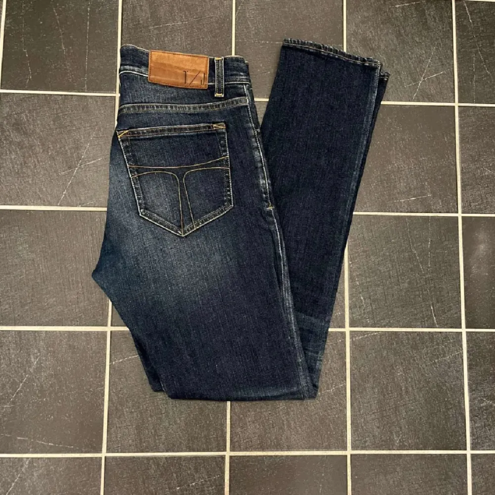 Storlek: 29/32, passar 30. Nyskick Nypris: 1699kr. Jeans & Byxor.