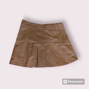 Minikjol - En söt minikjol i storlek XL. Funkar även som L. Ej använd.