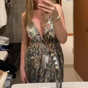 Sommarklänning - Jättefin långklänning perfekt till sommaren, endast använd ett fåtal gånger 