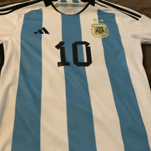 ARGENTINA VM vinnar tröjan  - VM vinnar tröjan Storlek S, Messi på ryggen 