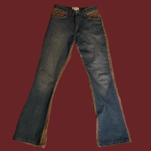 Vintage 70’s jeans - Jättesnygga vintage flare/bootcut jeans från rockwood med corduroy! Köpta secondhand, oanvända, tyvärr för små för mig! :( Pälsdjur i hemmet!