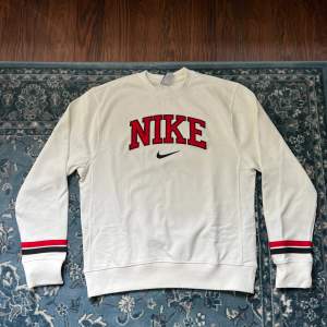 Nike tröja i storlek small Bra skick