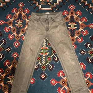Jeans  - Säljer ett par studio total jeans för att dom är lite för små för mig skick 8/10…  Slim jeans