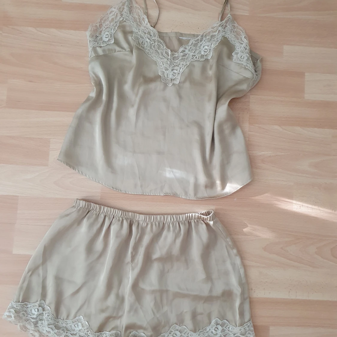 Guldig pyjamas ✨️