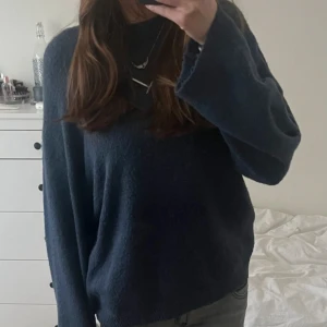 Blå stickad tröja - Bra skick!