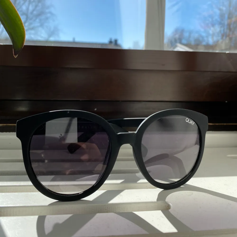 Super fina solglasögon från Quay Australia. Köpt för ca 700 och säljer för 400. Övrigt.