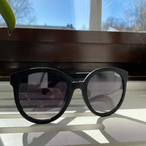 Super fina solglasögon från Quay Australia. Köpt för ca 700 och säljer för 400