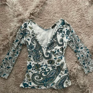 Gullig tröja - Gullig mönstrad tröja storlek xs