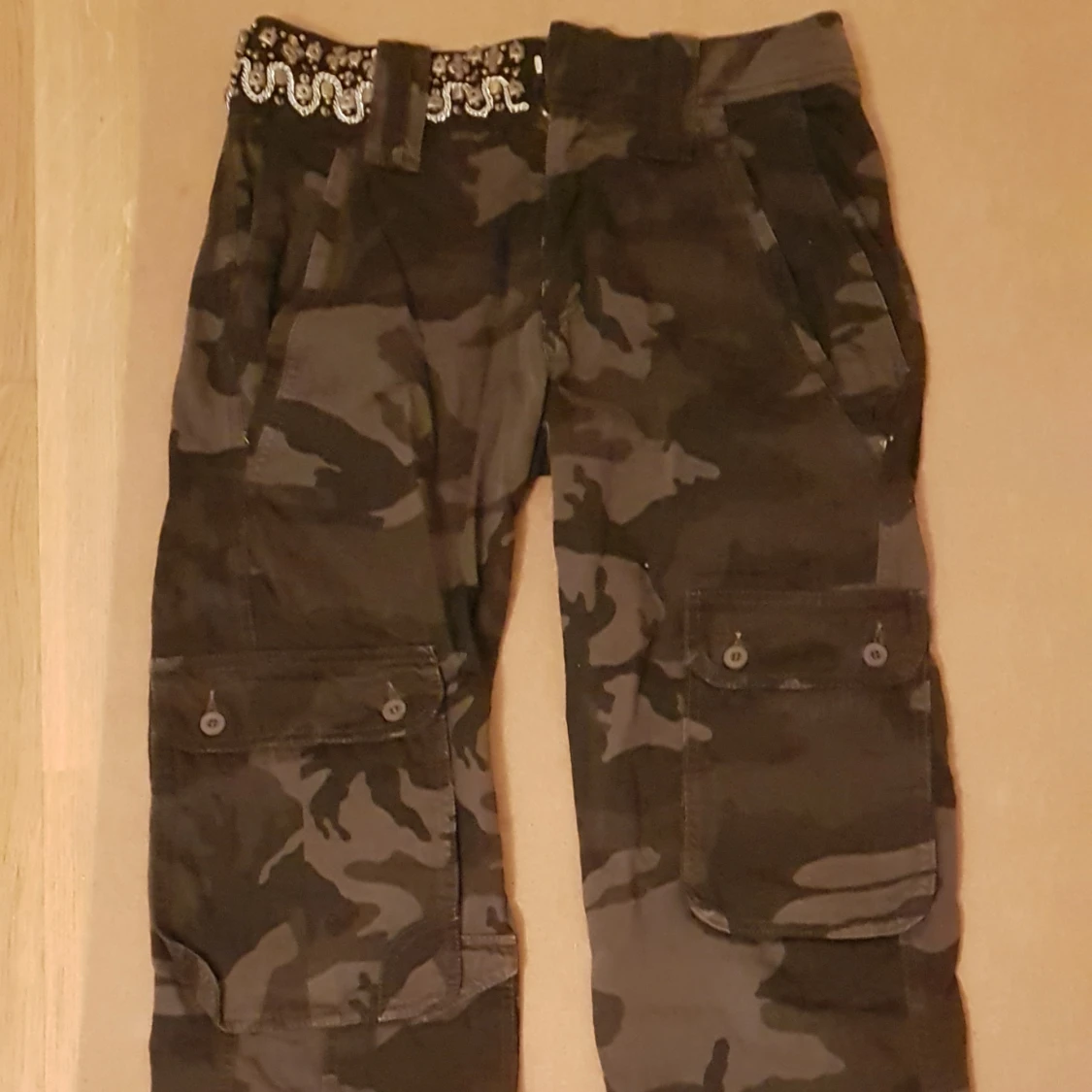 Cameo Cargo Byxor med Smycken⚜ - 90