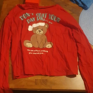 En julig tröja är även väldigt bra och ha som pjamas - Bra skick