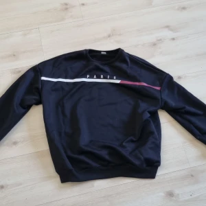 Paris tröja - Bra skick och snygg 