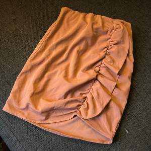 Rosa kjol från bubbleroom, knappt använd, är i nyskick!