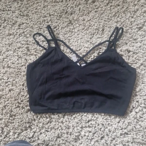 Svart topp - Bra skick Jätte fin att ha under mesh toppar