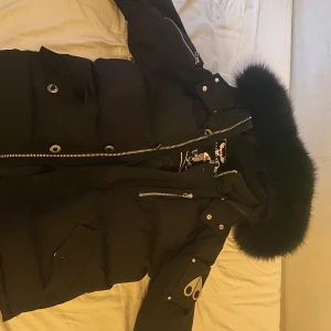 Mooseknuckel jacka med kvitto - Säljer den åt än vän här på Plick. Jätta bra skick på jackan han vill sälja den pågrund av han int använder den längre säljer den för bra pris. Om du vill ha fler bilder elr frågor är de bara att skriva.