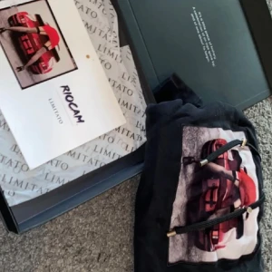 Limitato Hoodie - Säljer denna feta limitato hoodien i storlek M! Hyfsat ny och väldigt fräsch. Låda följs med. Mvh dome