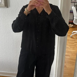 Blus - Fin blus som aldrig kommit till användning.