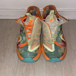 Pg 4 allstar weekend  - Pg 4 Använt skick säljer dom då dom har blivit för små skorna sitter som 42. Dom är använda i ungefär i ett halv år skriv om du har frågor